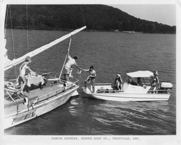 Kenner-Boats-Tarpon-Express